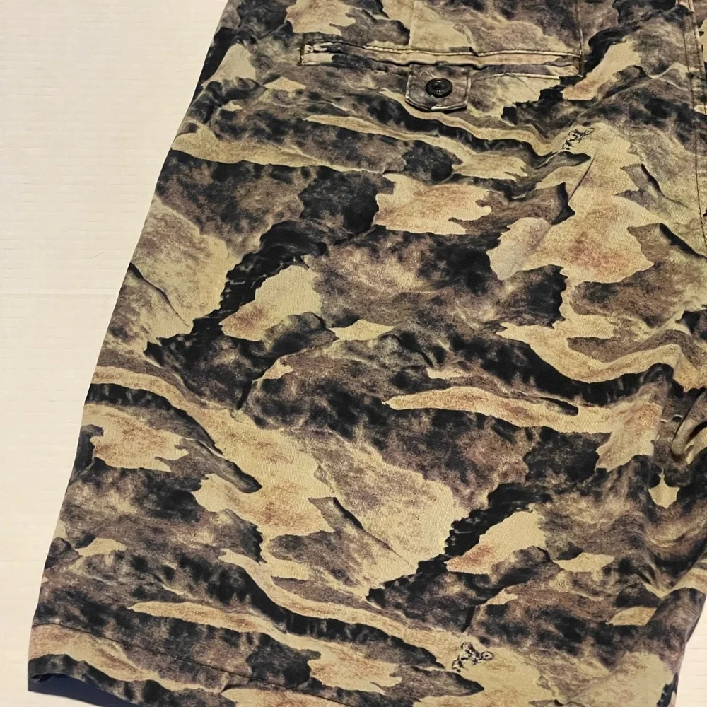 Marc Ecko‎ shorts dirt bike print mens size 38 tan black pre-owned condition